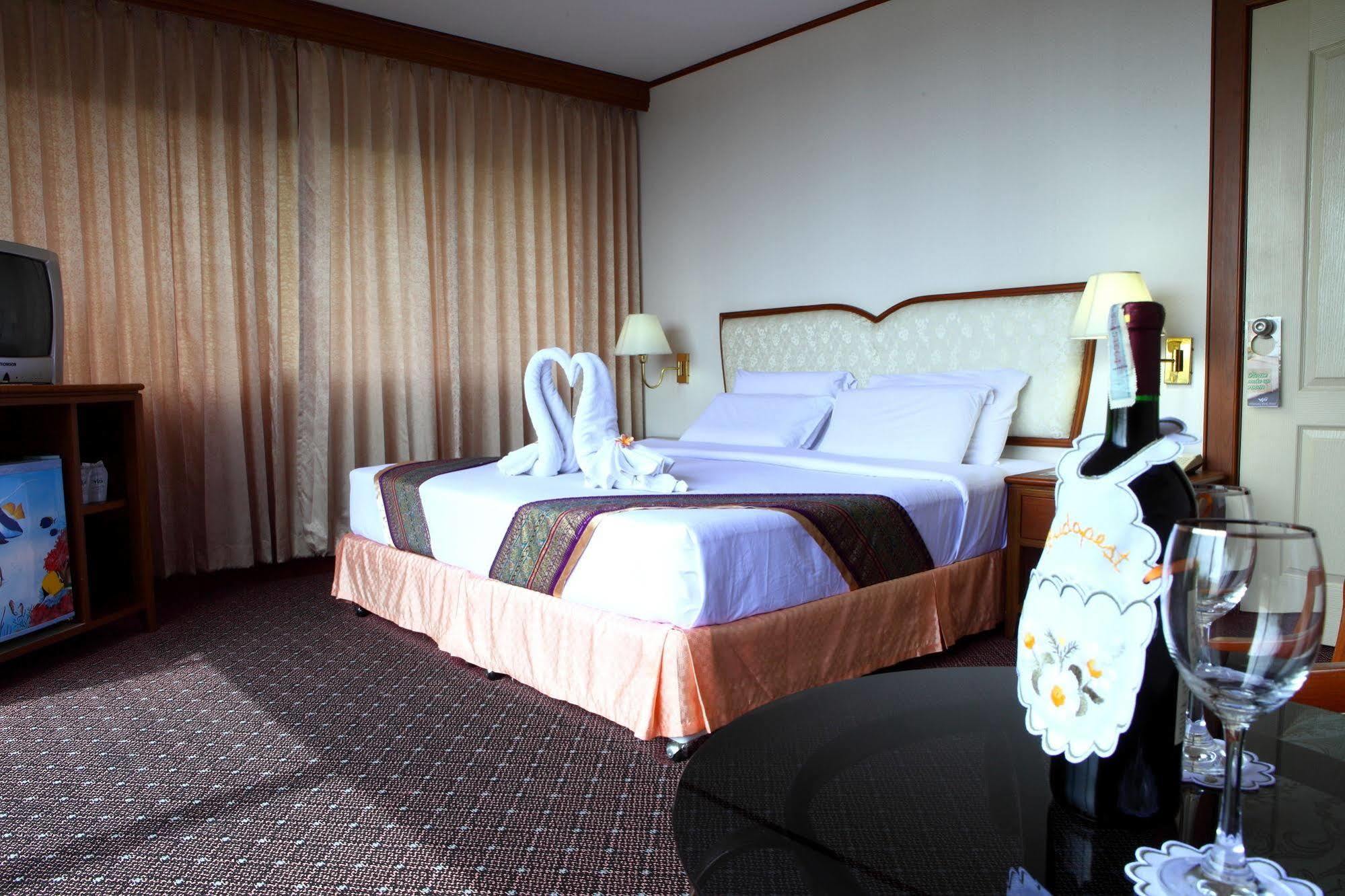 Wattana Park Hotel Trang Kültér fotó