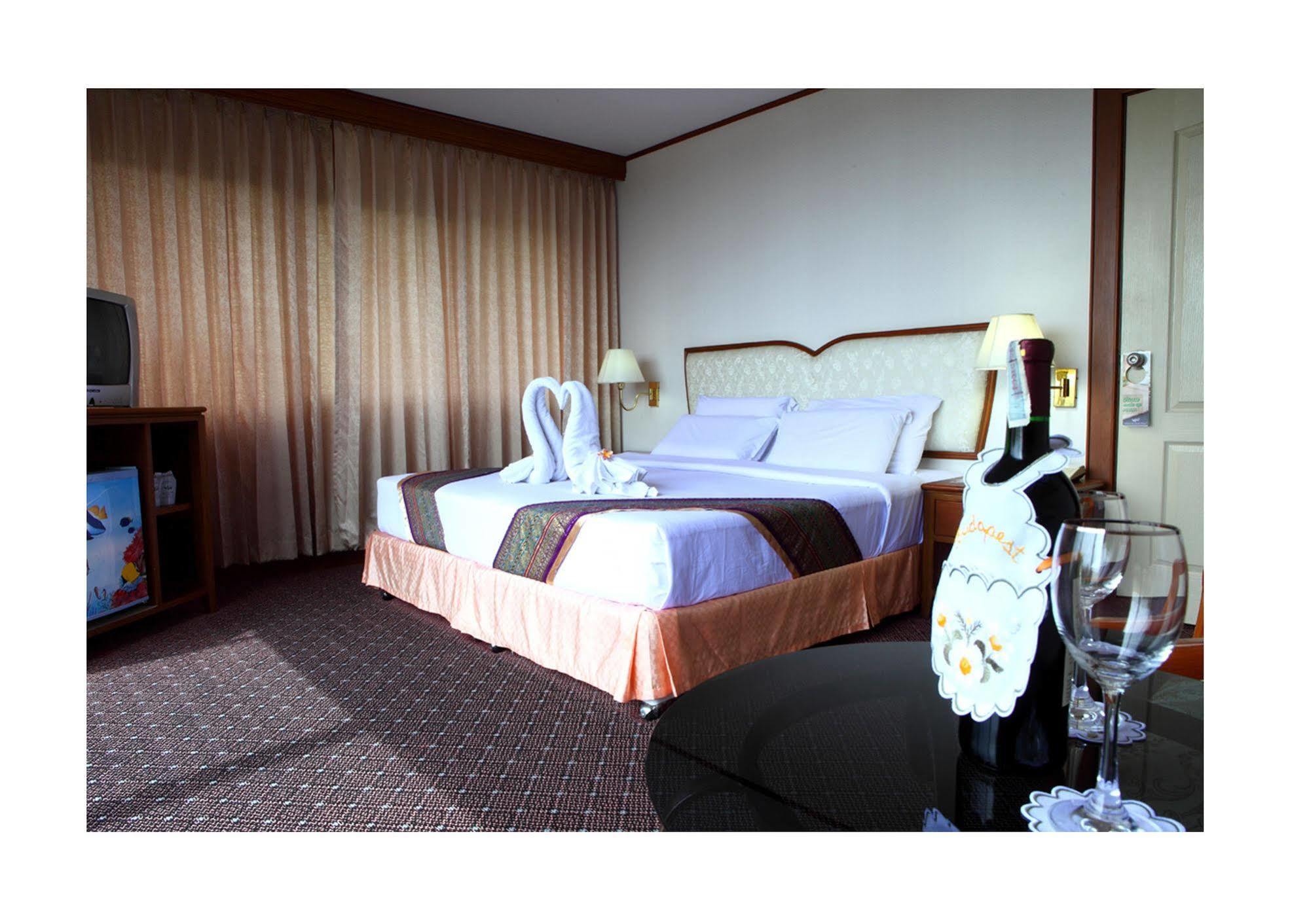 Wattana Park Hotel Trang Kültér fotó
